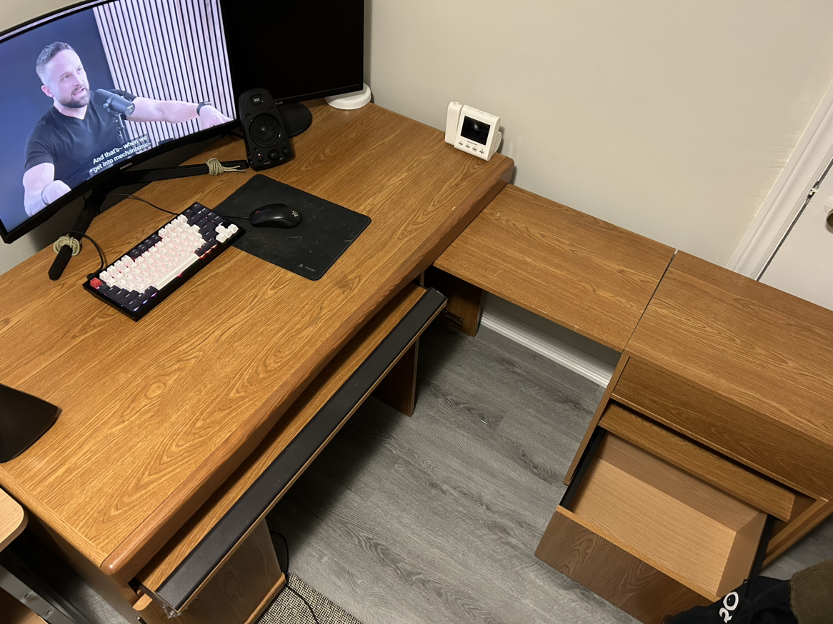 GIVING AWAY FOR FREE TODAY Large Expandable L shaped office desk image indicator(2)