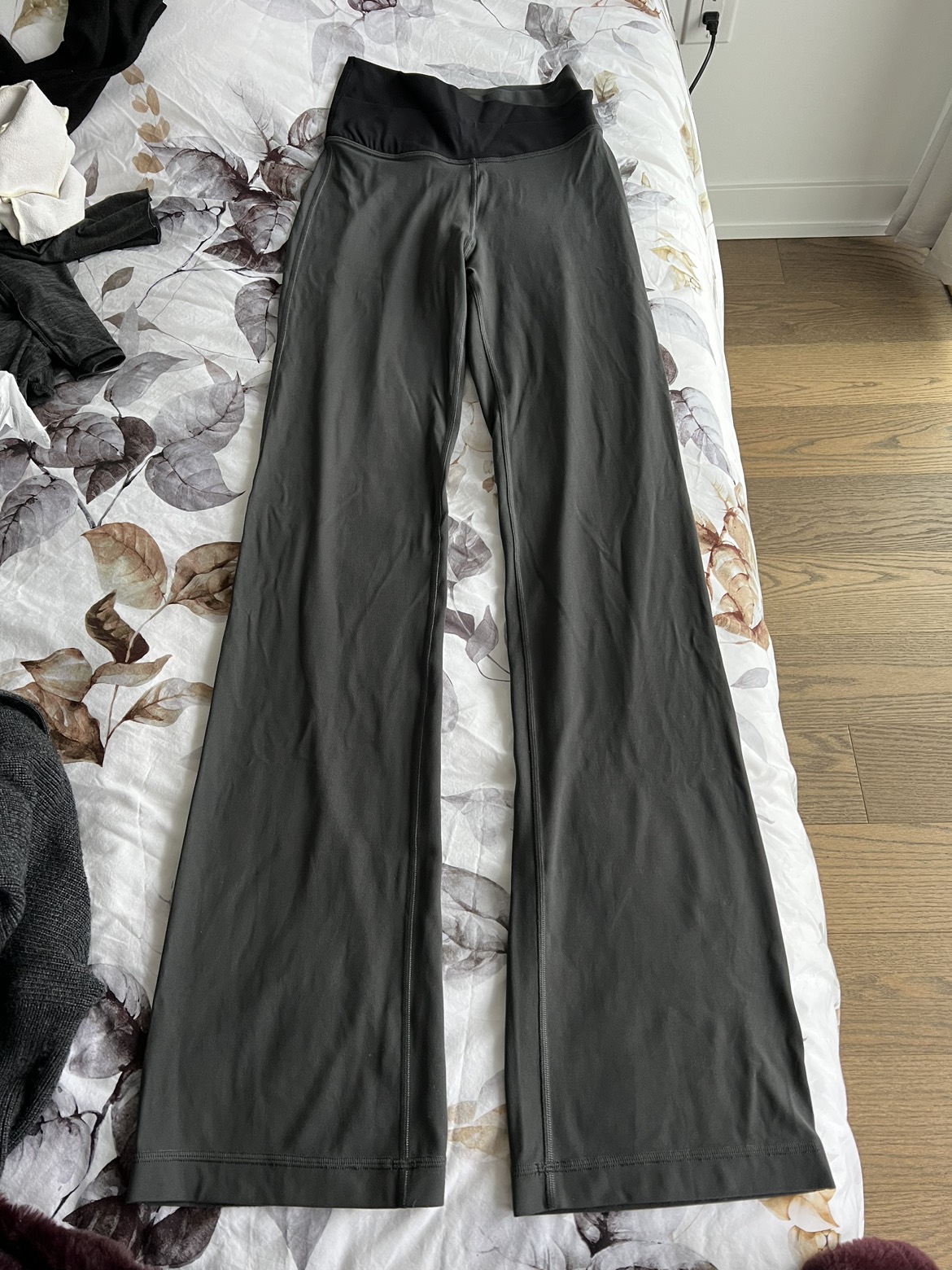 BRAND NEW Lululemon groove pant size 4 - photo 2