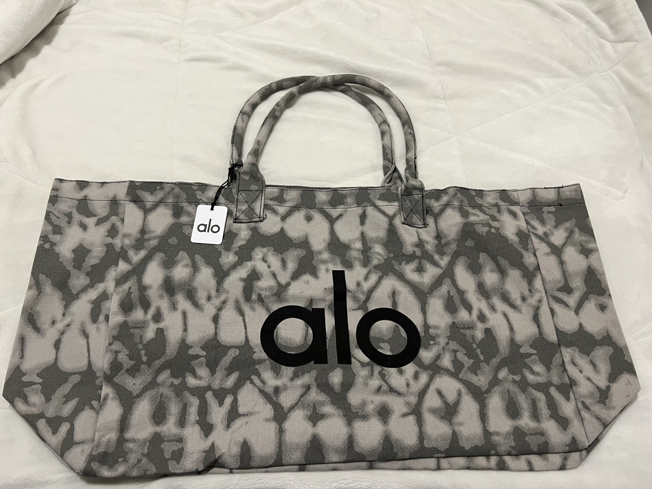 Alo Yoga tote bag thumbnail