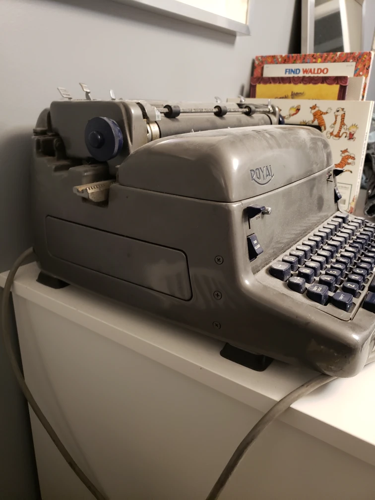 Vintage Royal electric typewriter image indicator(3)