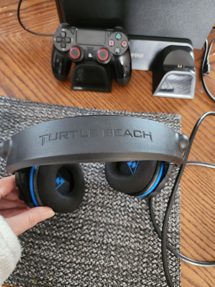 PS4 WITH TURTLE BEACH HEADSET - photo 3