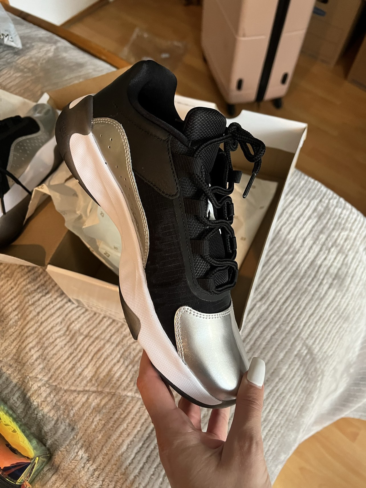 Women’s Jordan Low Size 9 - photo 2