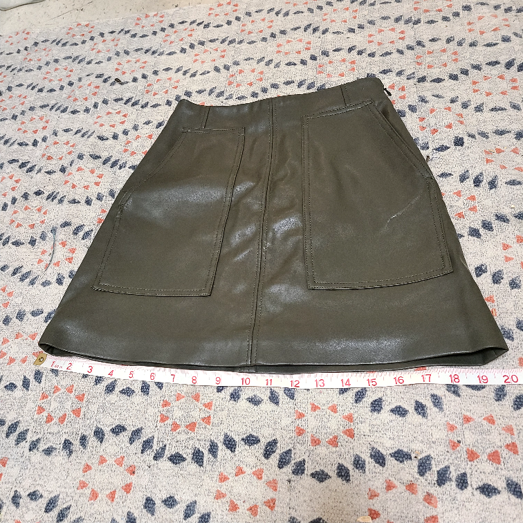Women’s not real leather H&M skirt image indicator(7)