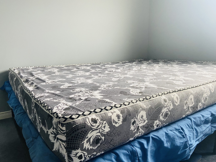 Queen bed frame and Queen memory foam mattress - photo 3