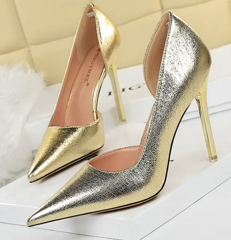Brand New Gold Pumps, Size 6 thumbnail