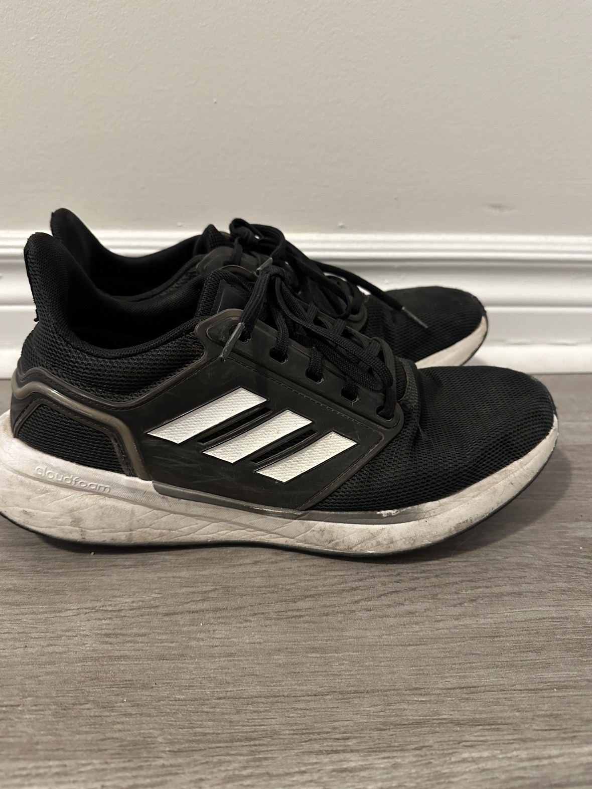 Used Adidas shoe. - photo 2