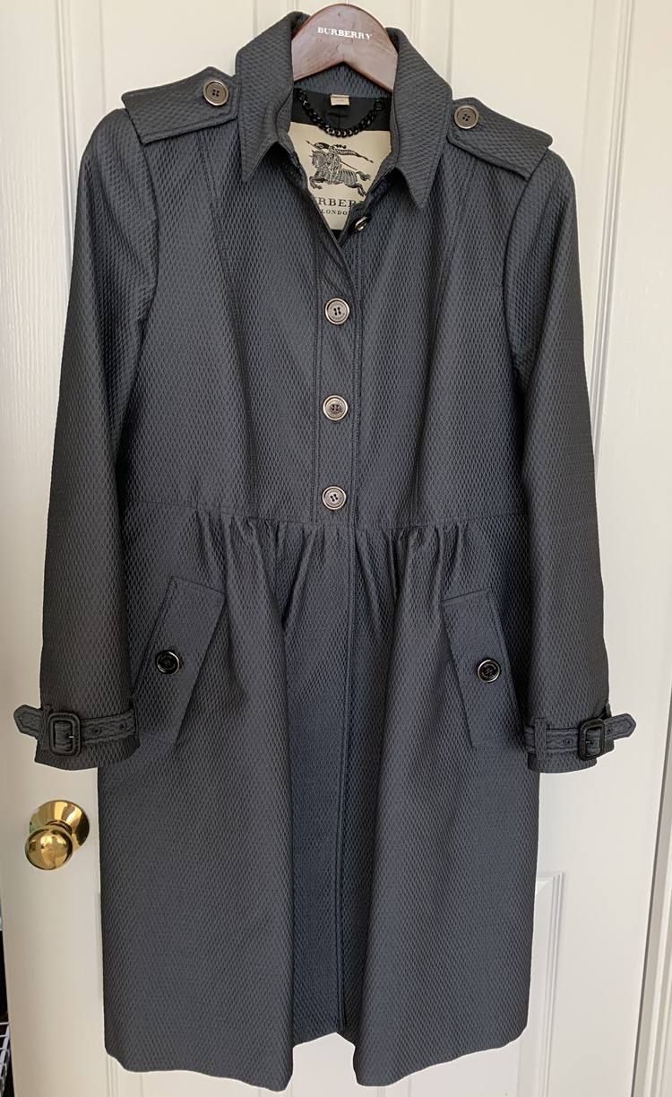 Burberry rain coat  wear only once - photo 2