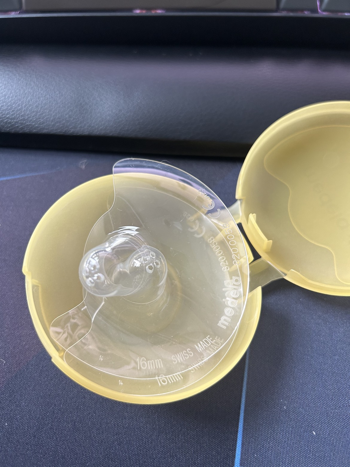 Medela Contact Nipple Shield for Breastfeeding, 16mm image indicator(2)