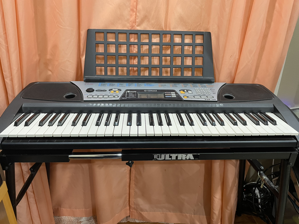 Yamaha PSR - 175 Keyboard with Stand