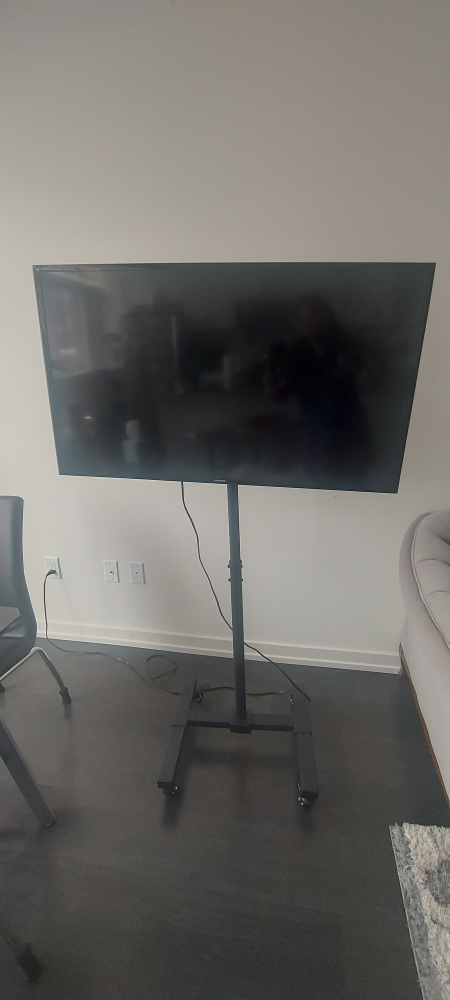 40 Inch Samsung TV + TV stand with wheels high adjustable