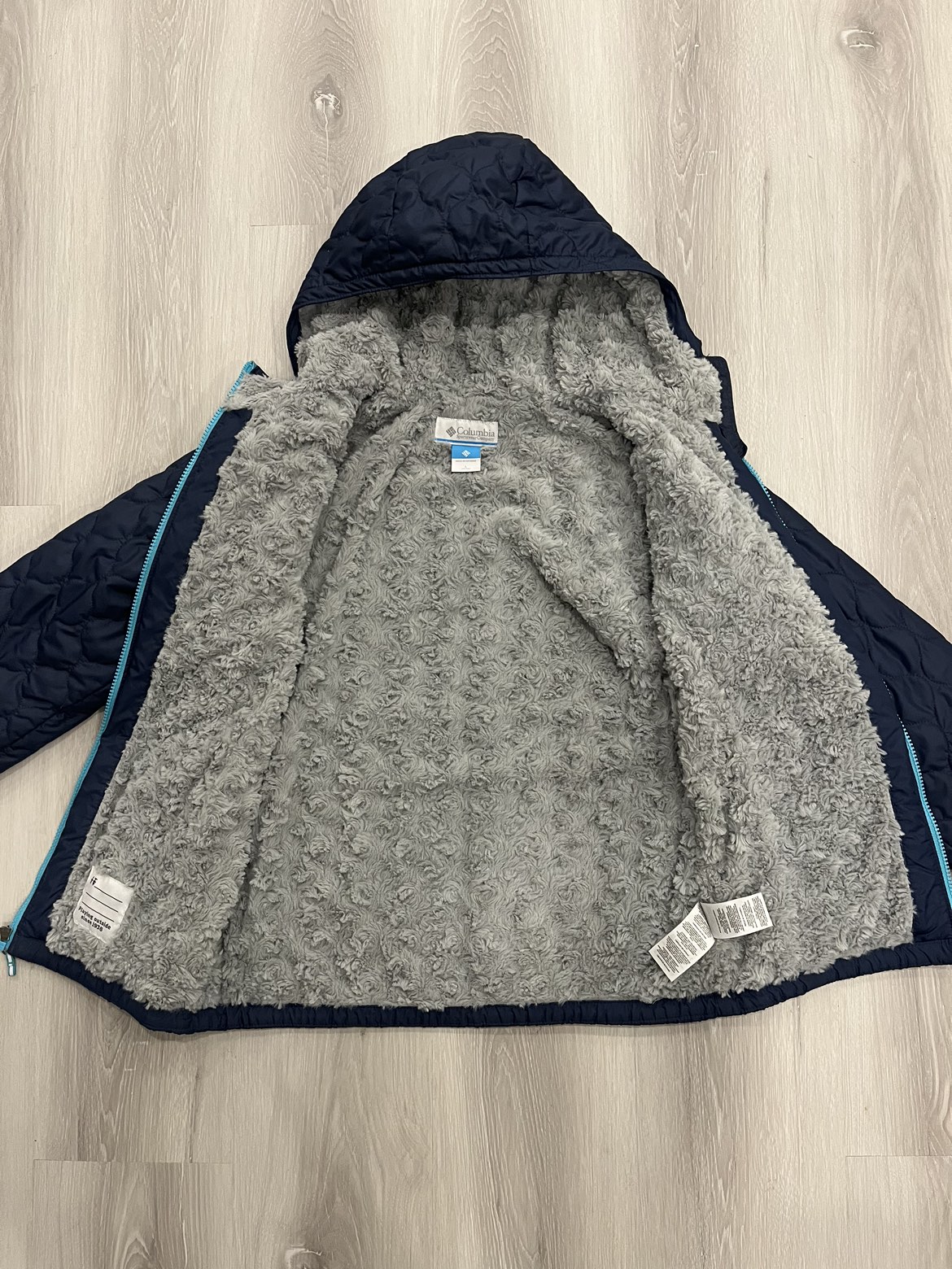 Columbia Girls Navy winter jacket image indicator(3)