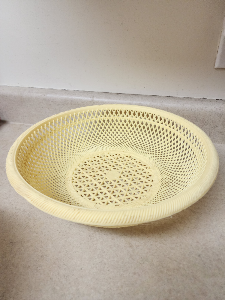 2x plastic Colander thumbnail