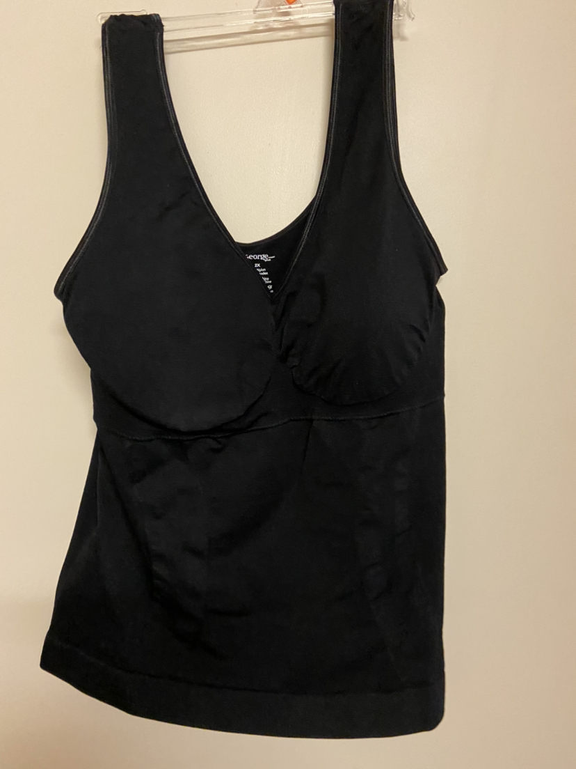 Four women’s XXL/2x tanks (1 shaper v neck & 3 spaghetti) - photo 2