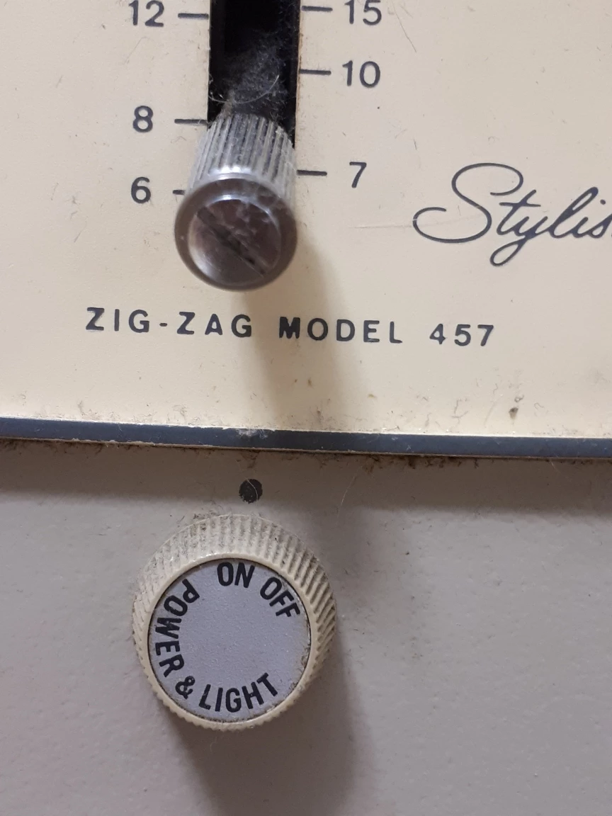 🥕 Old Singer sewing machine for parts image indicator(2)