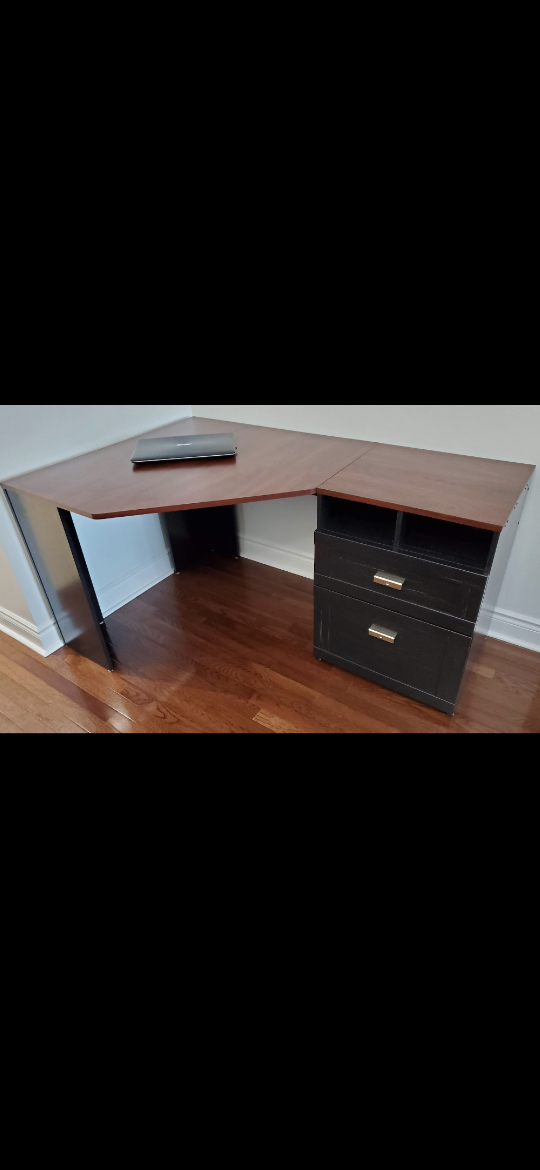Reversible corner desk with drawers