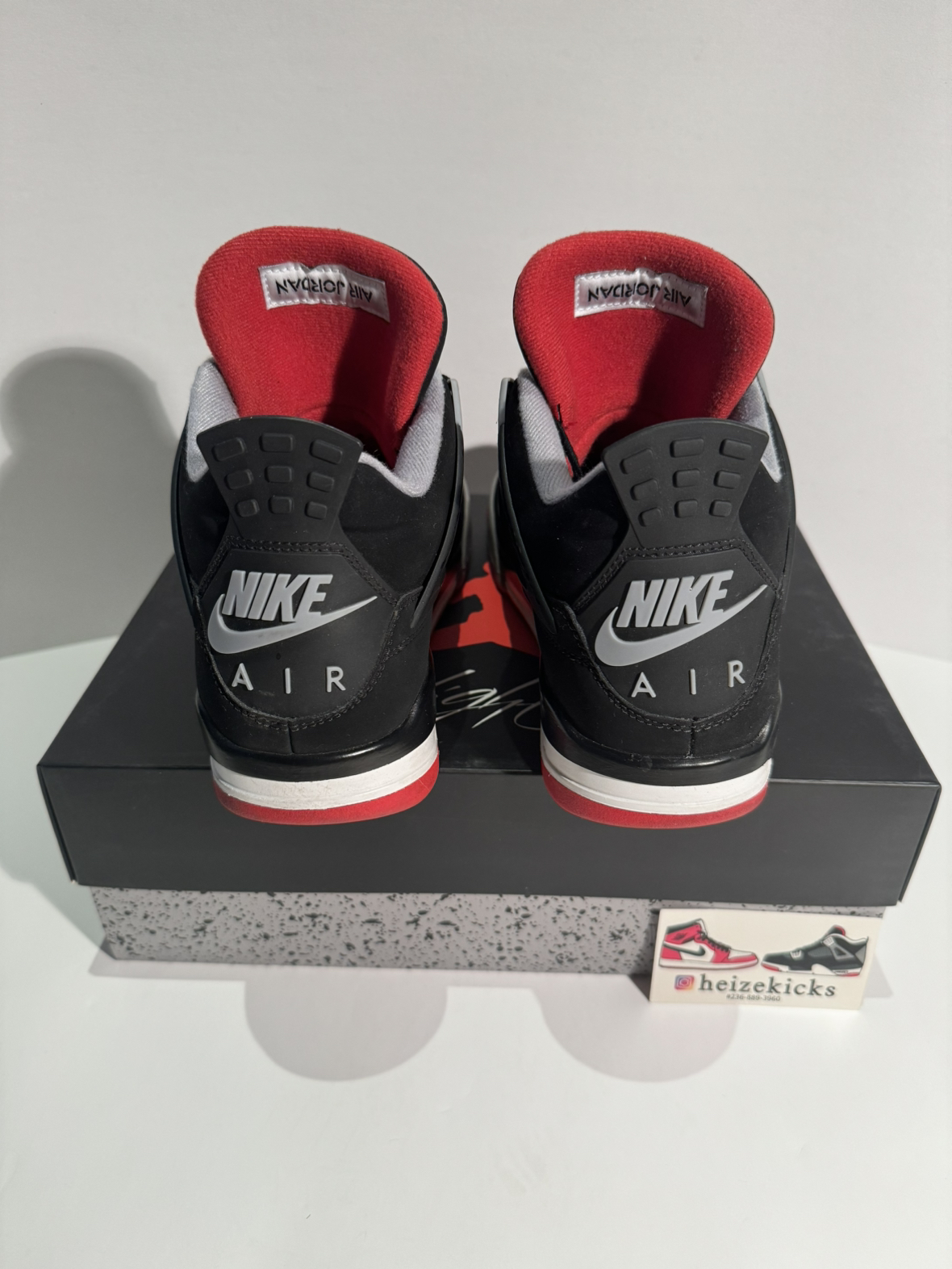 Air Jordan 4 Bred size 8.5 image indicator(4)