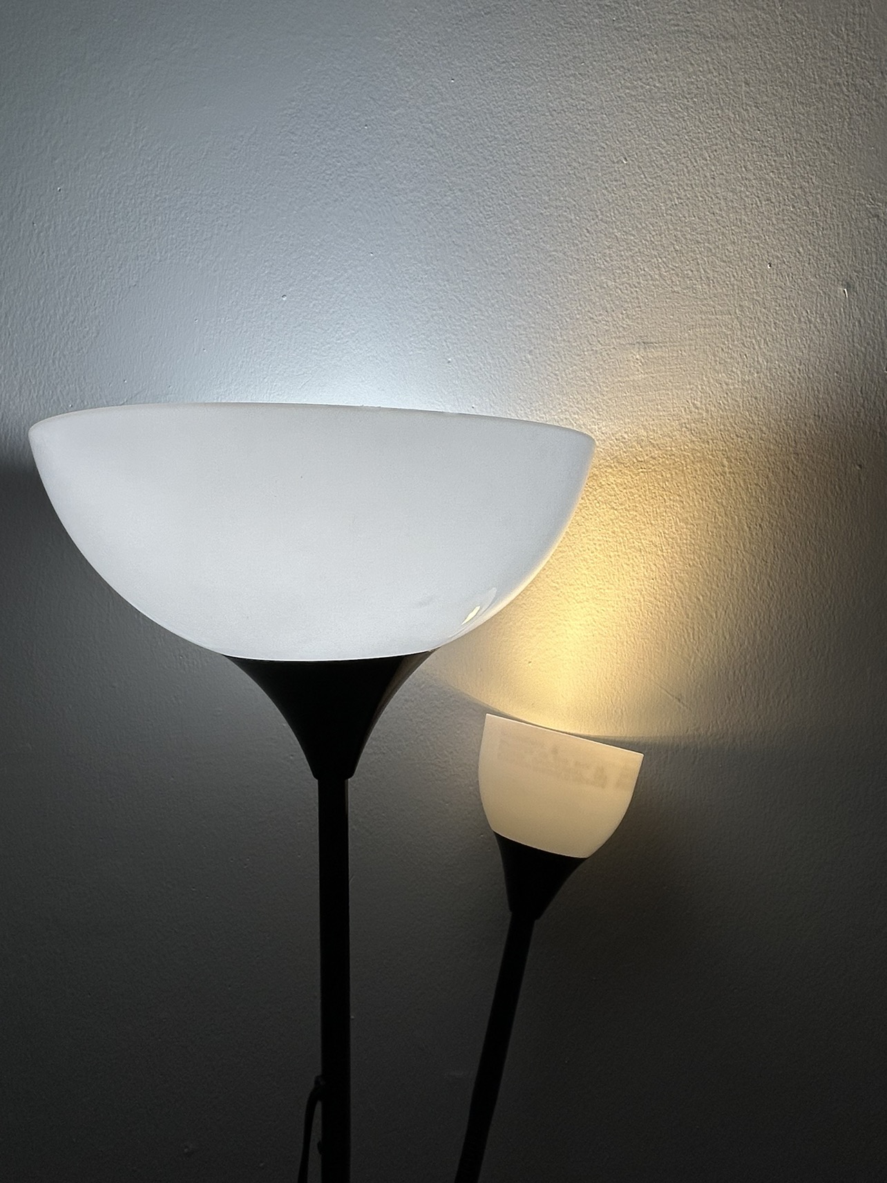 IKEA floor lamp (2 bulbs included) - photo 2