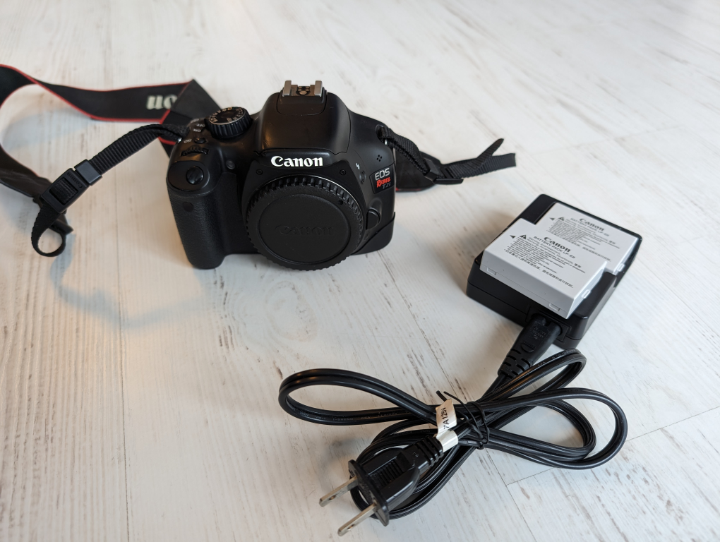 🥕 Canon T2i 550D w/ Extra Battery (no lens)