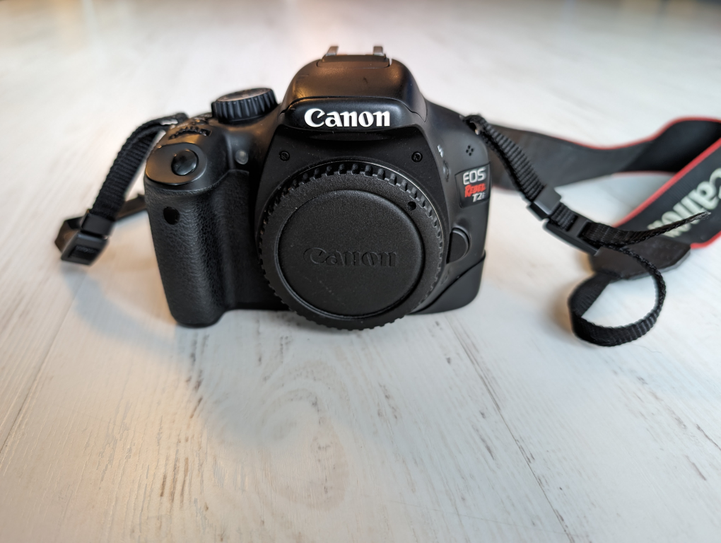 🥕 Canon T2i 550D w/ Extra Battery (no lens) - photo 3