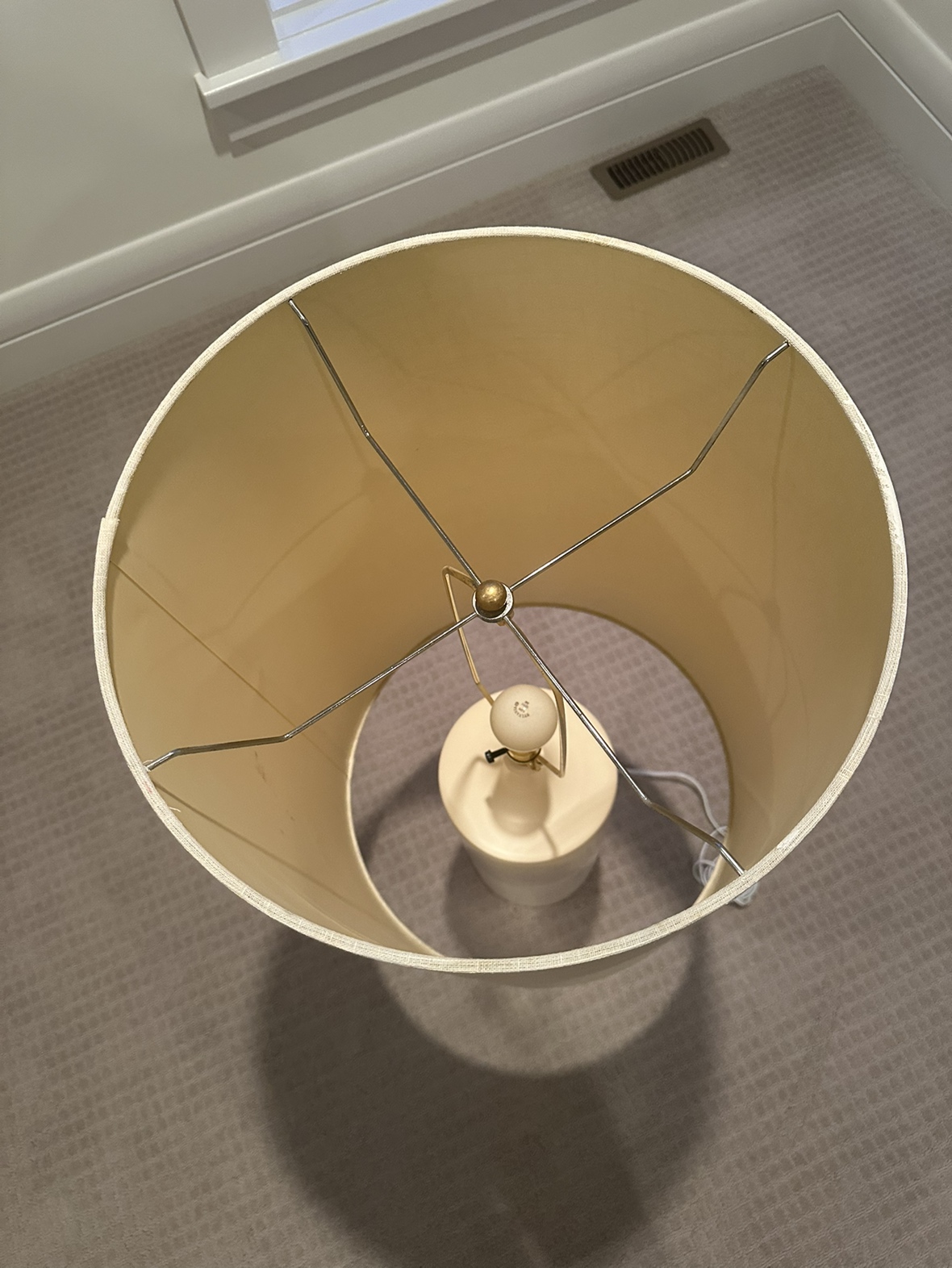 Table lamp w/ shade - photo 2