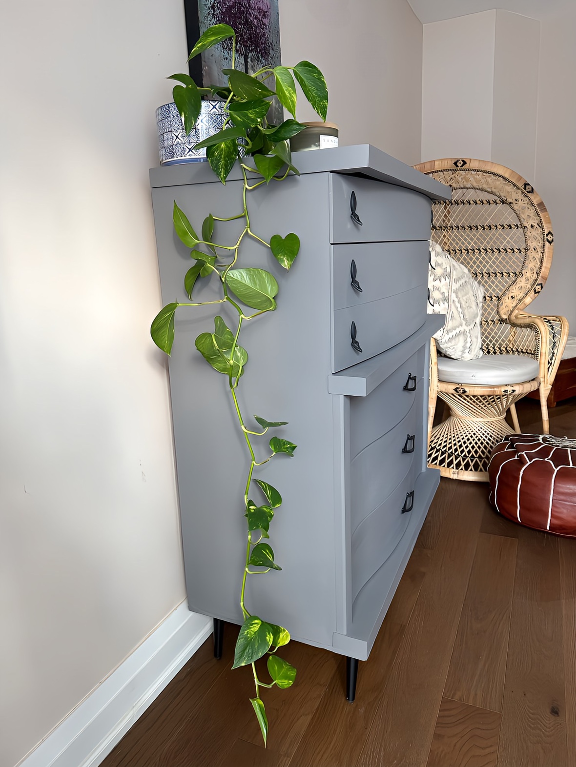 Wavy Bassett Furniture Tallboy Dresser image indicator(6)