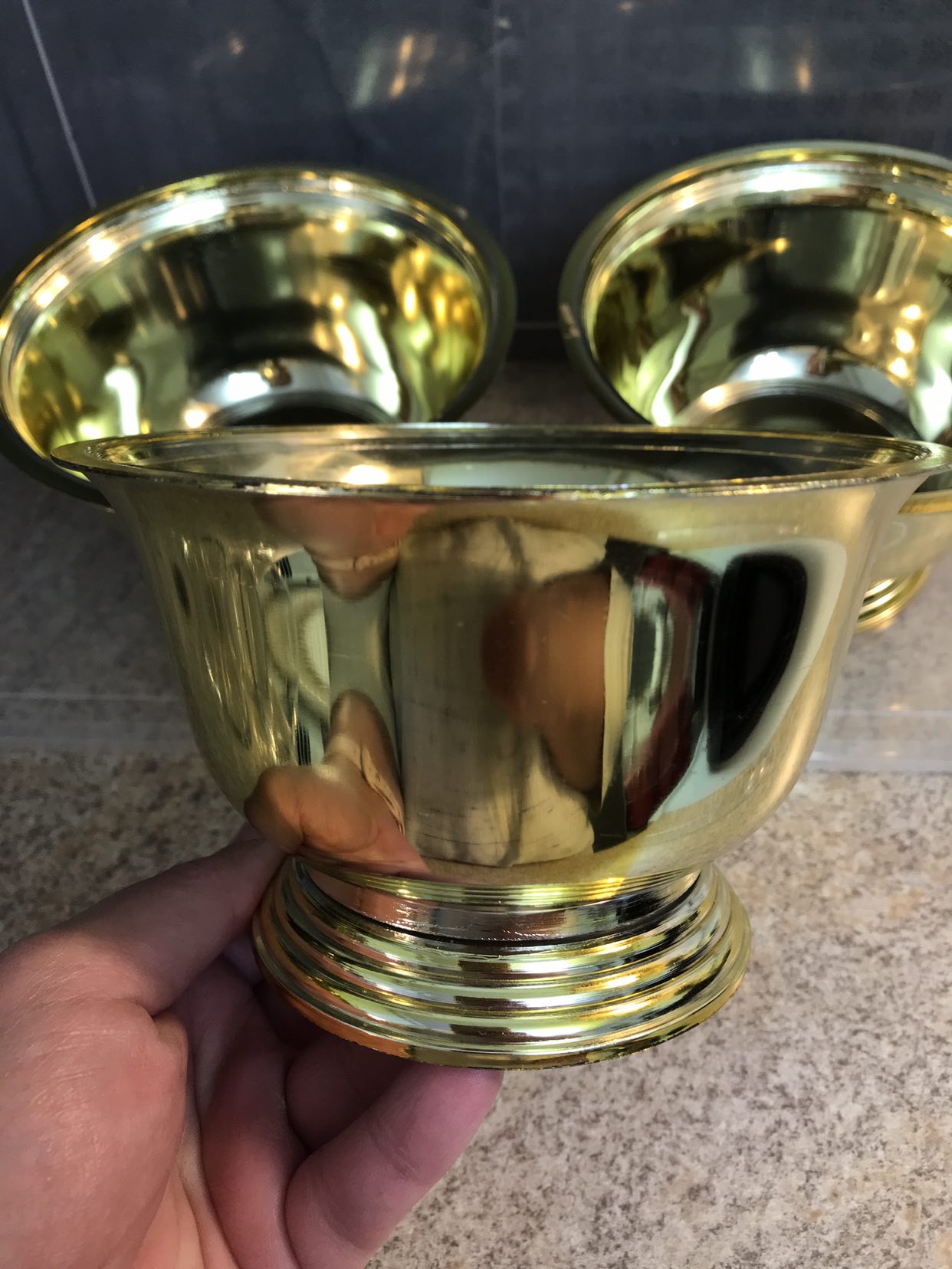 Party Supplies: Gold Plastic Vases 3.5” - photo 3