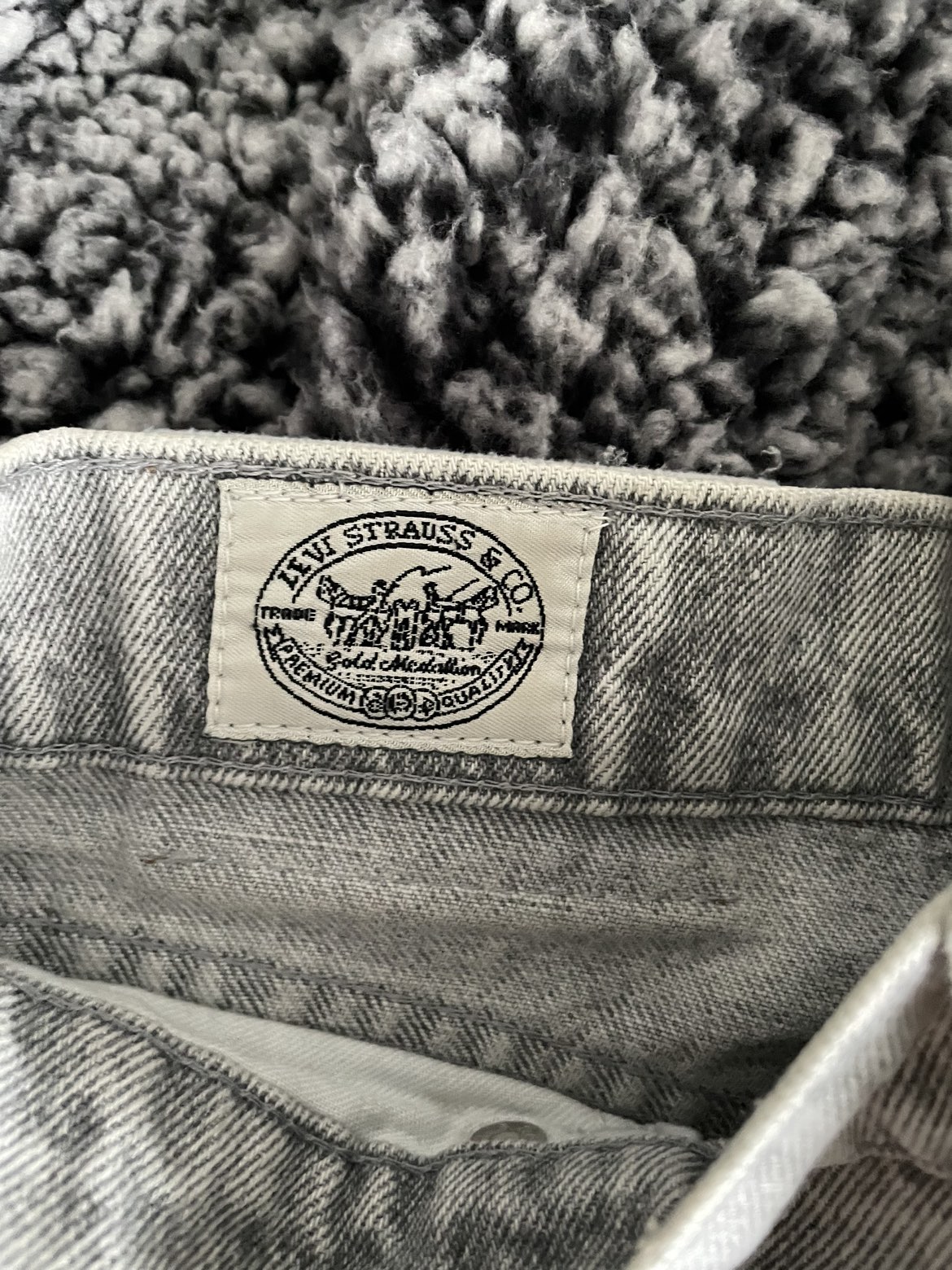 Vintage Levi’s silver mom jeans - photo 4