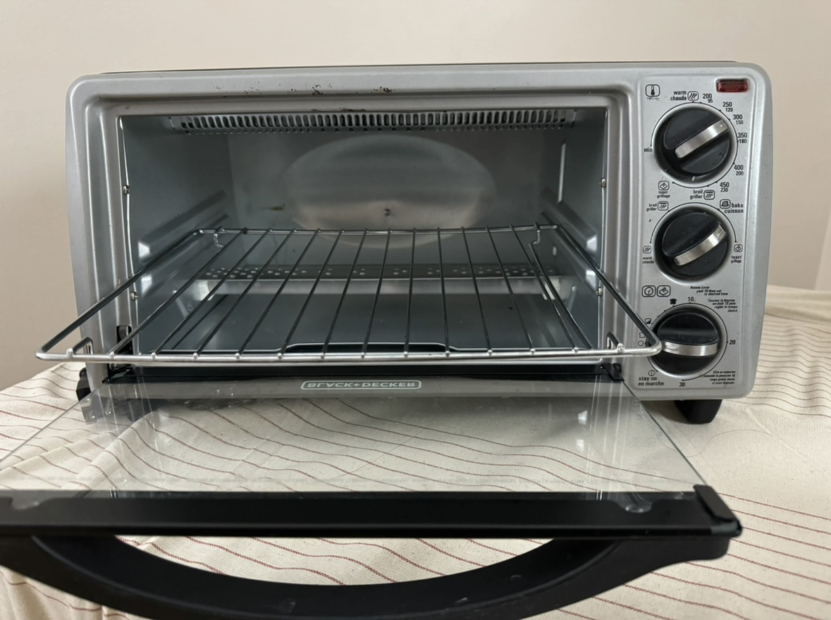 Black and Decker Toaster Oven - photo 3