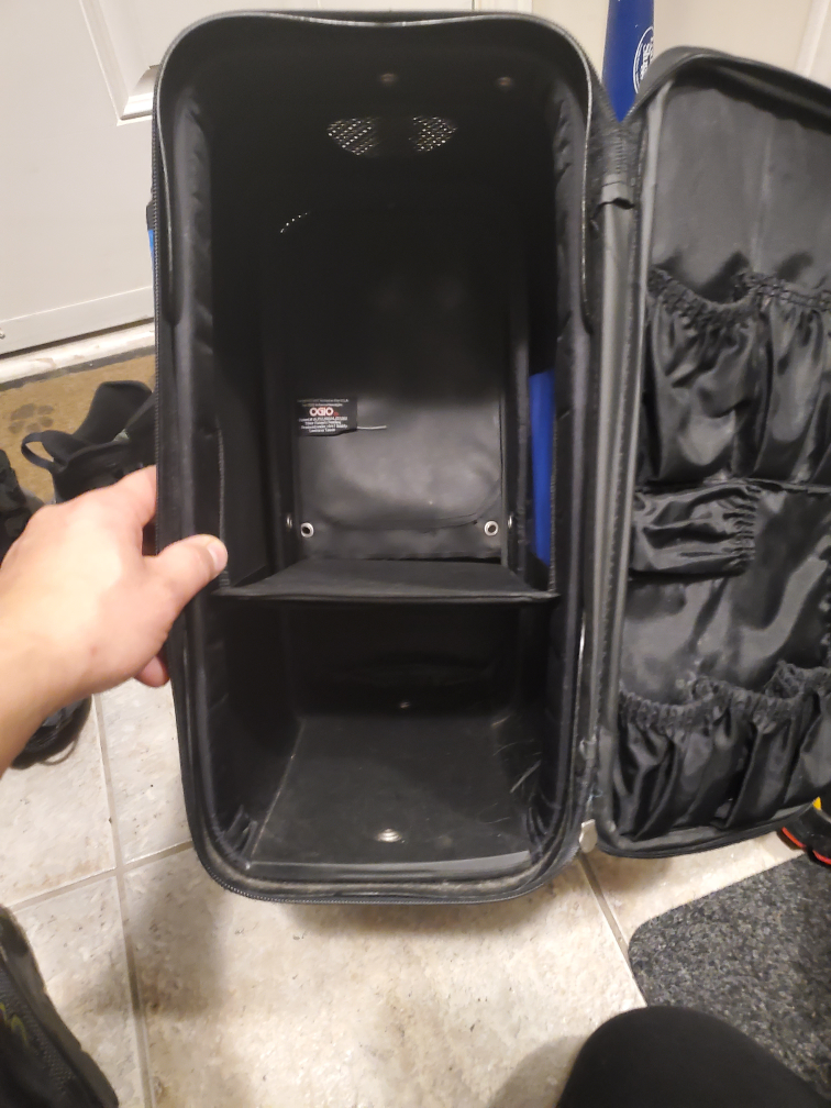 OGIO BAG mint condition image indicator(3)