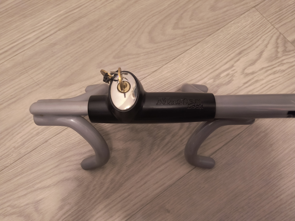 steering wheel lock - photo 2