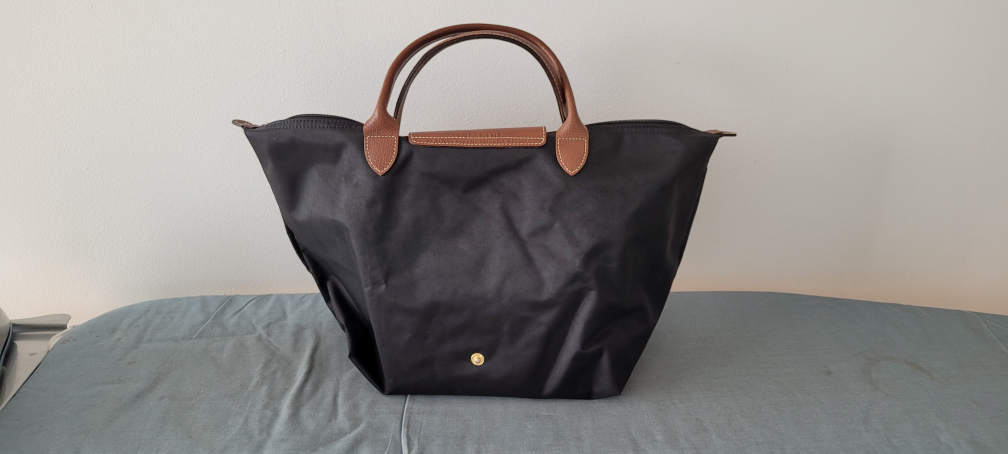 black lonchamp purse image indicator(2)