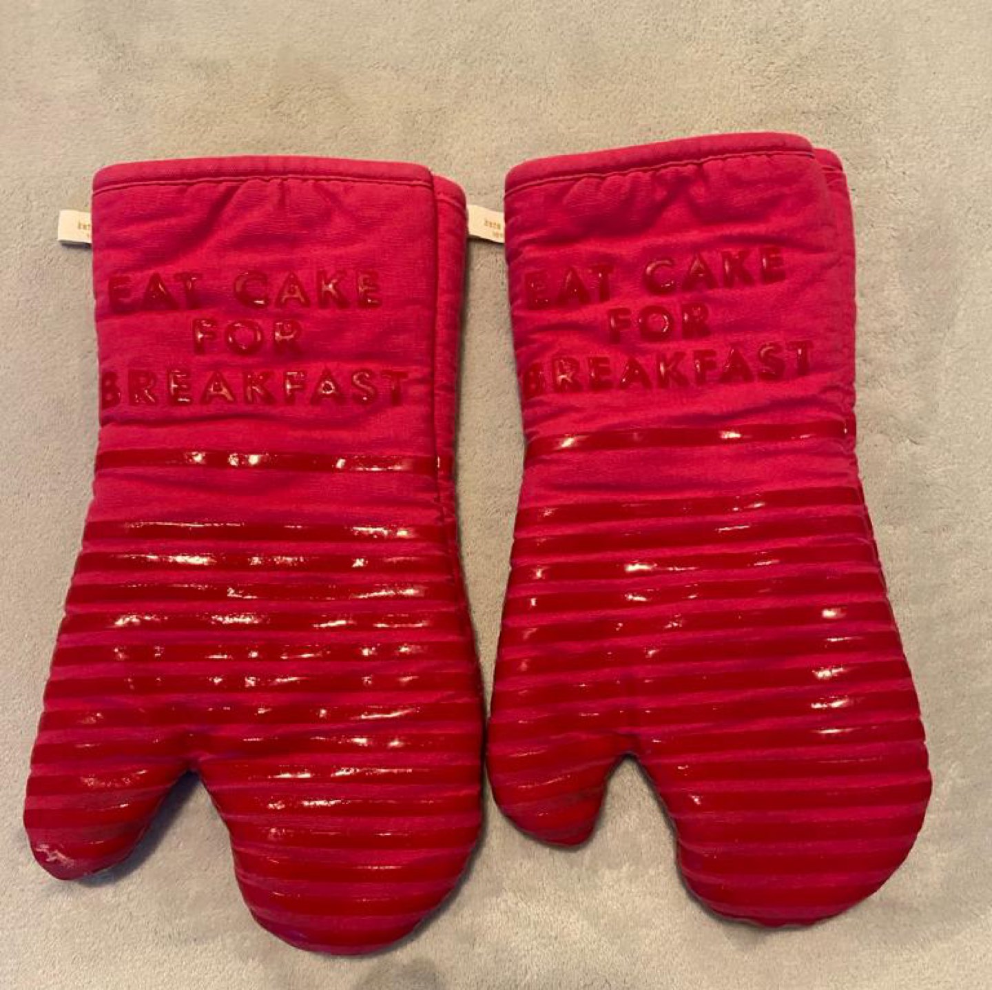 Kate Spade Oven Mitts image indicator(2)