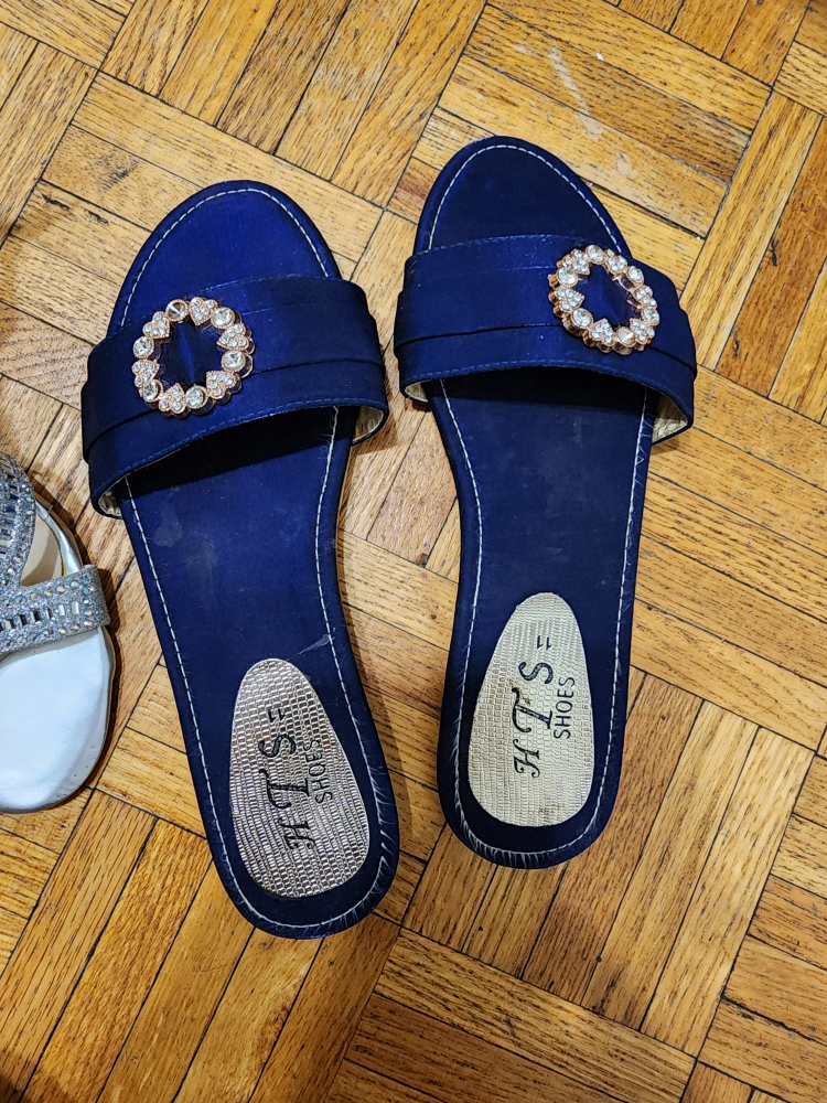 Sandals each for $20 image indicator(7)