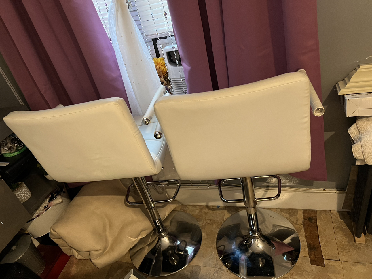 White bar chairs - photo 3