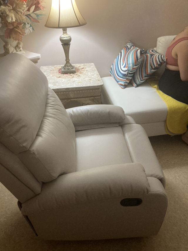 Rocker,Recliner & Swivel Chair - photo 2