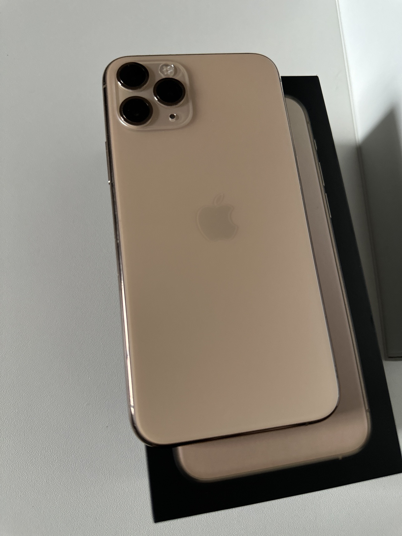 iPhone 11 Pro, Gold (64GB) Unlocked ; 91% Battery Health - photo 2