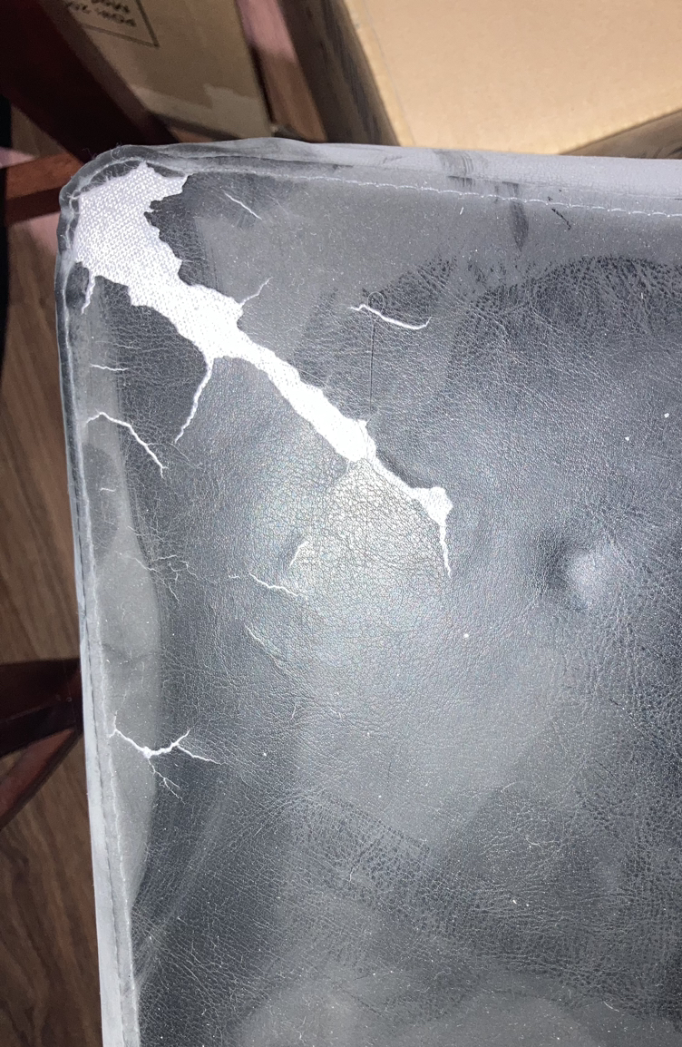 Three legged bar height chairs 🥕 image indicator(3)