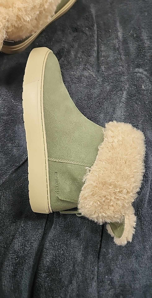 Brand New *Rare* Suede Cougar Booties - photo 4