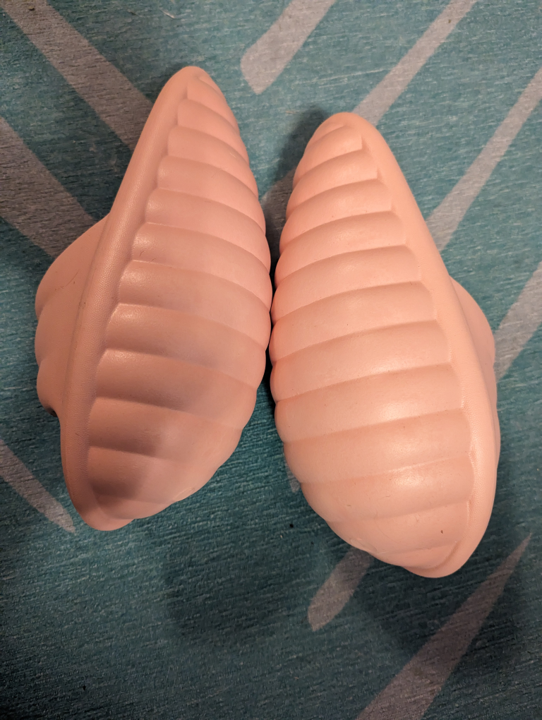 pink rounded slippers image indicator(3)