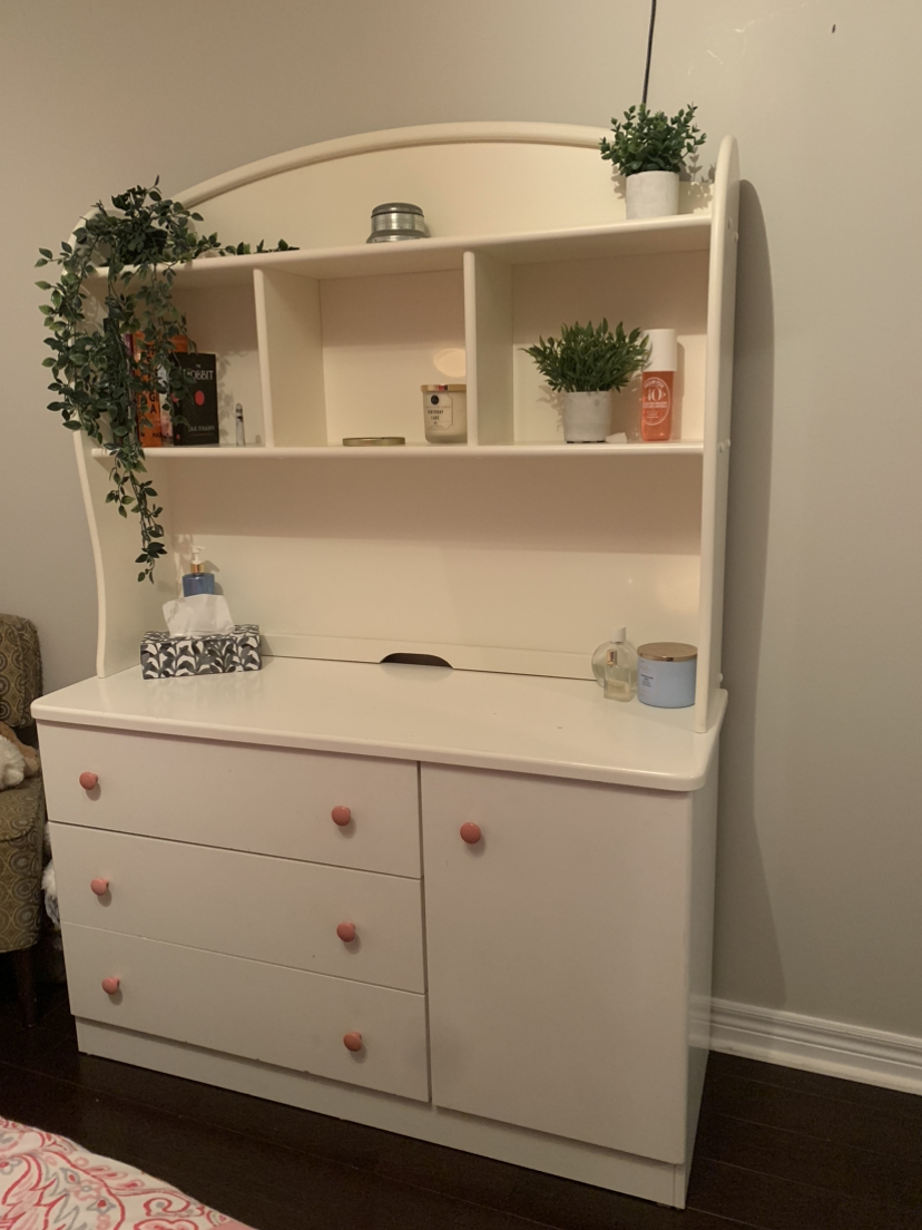 Dresser and Hutch - photo 2
