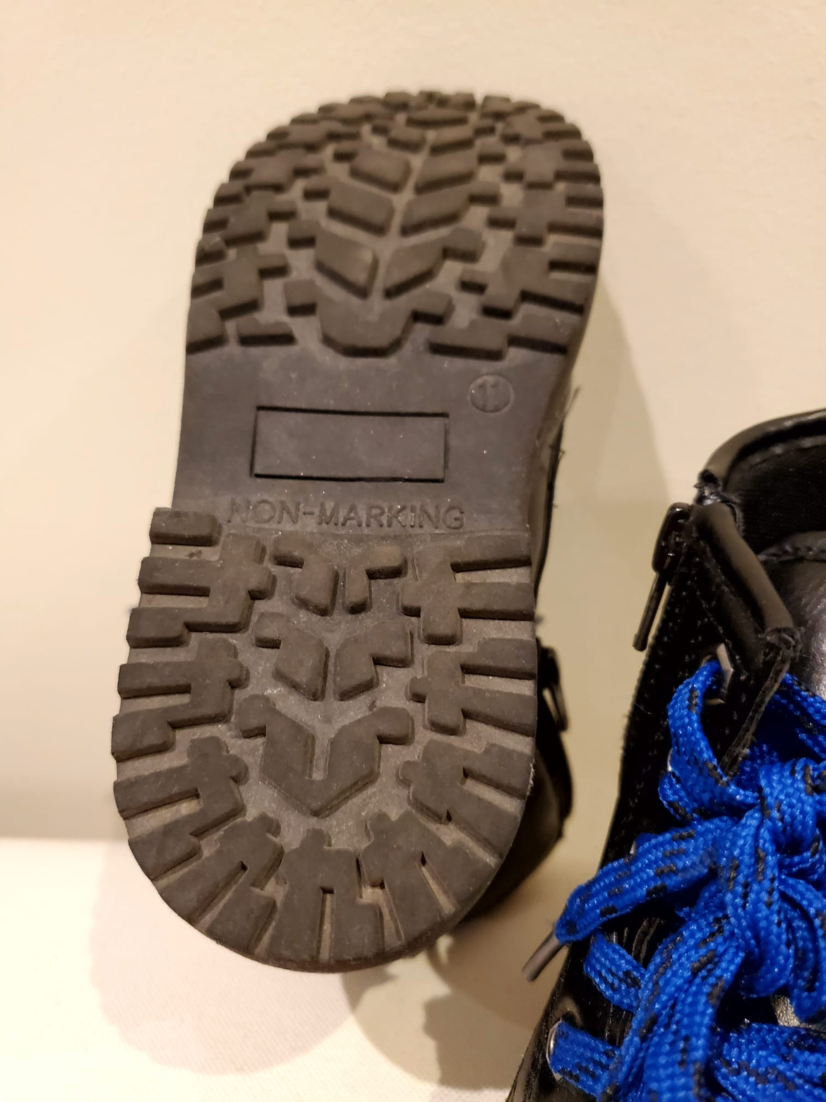 Barely used Kids US Shoe Size 11 - photo 2