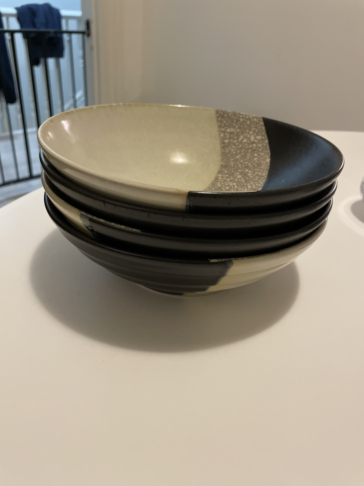 4 medium sized bowls - photo 2