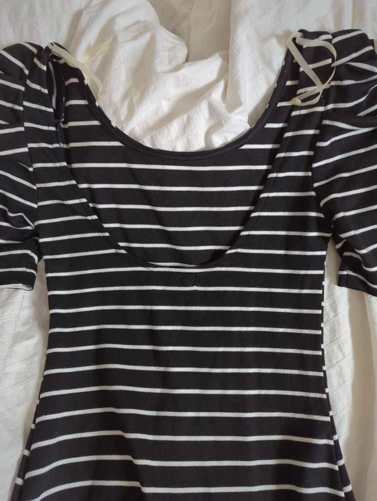 striped dress image indicator(2)