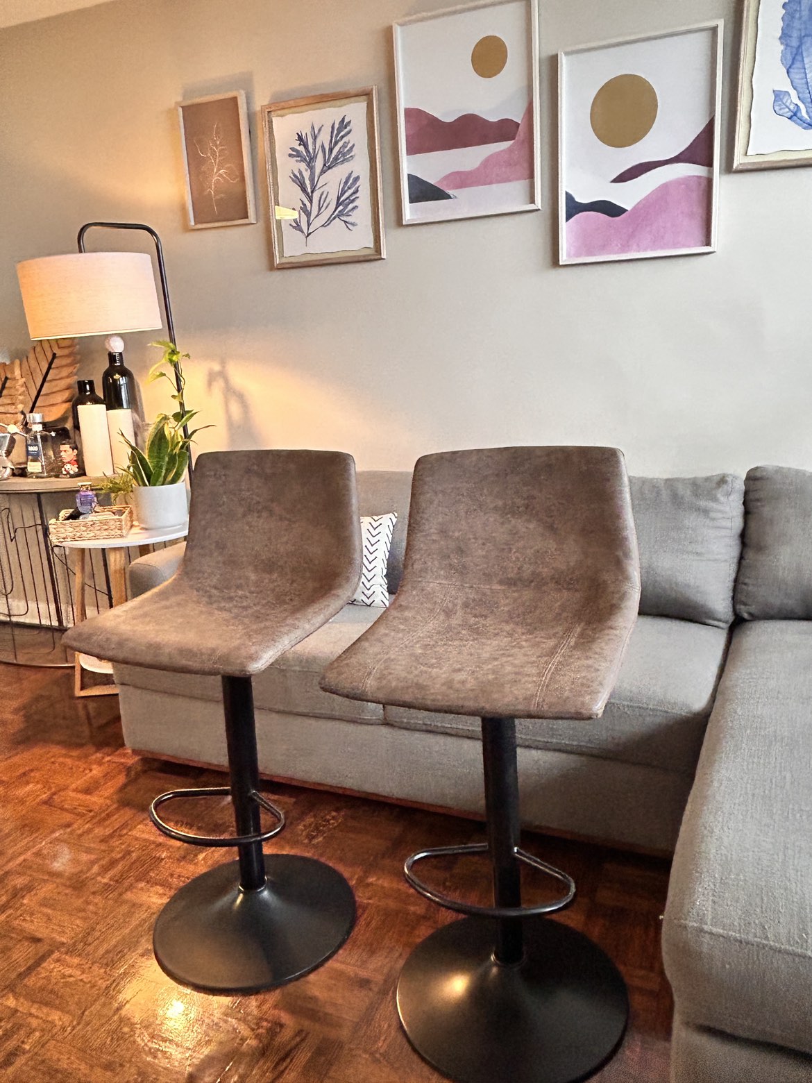 Adjustable Bar stools With matte Black metal legs. - photo 3