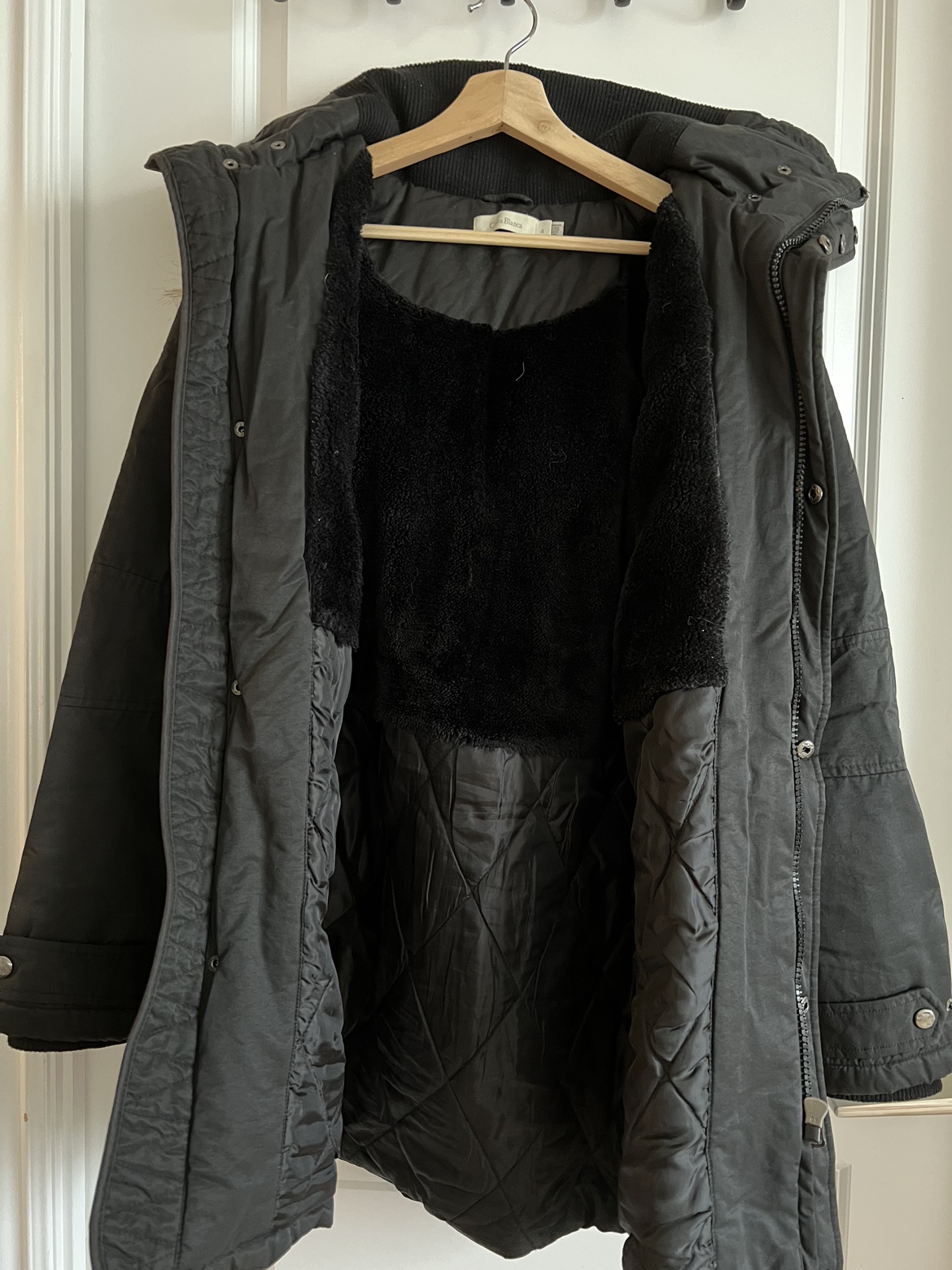 Women black parka image indicator(3)