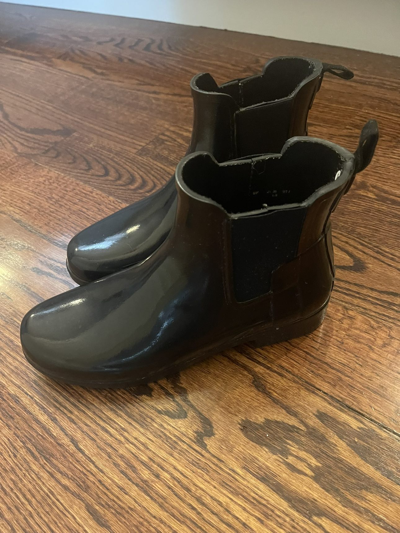 Like new Women’s Hunter refined Chelsea boot size 7 - photo 5