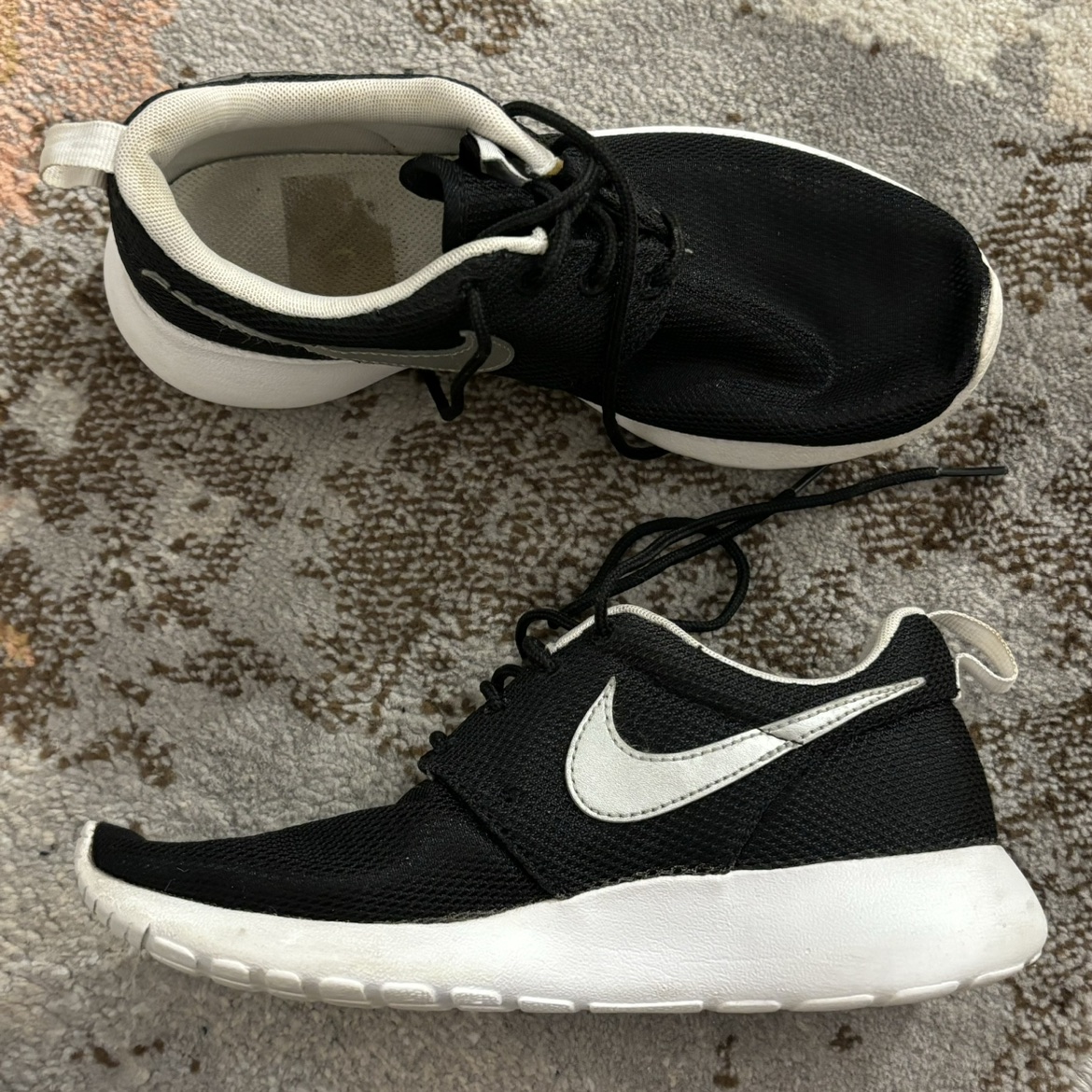 Nike Roshe Sneakers thumbnail