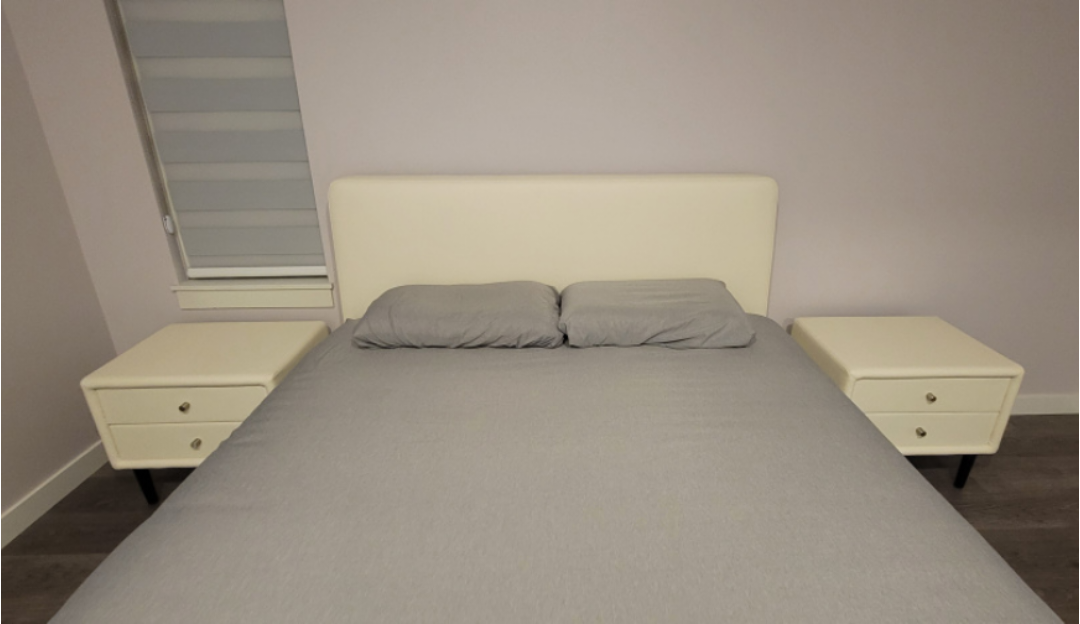 OFF WHITE / CREAM LEATHER QUEEN SIZE BED FRAME + 2 NIGHT STANDS - photo 3