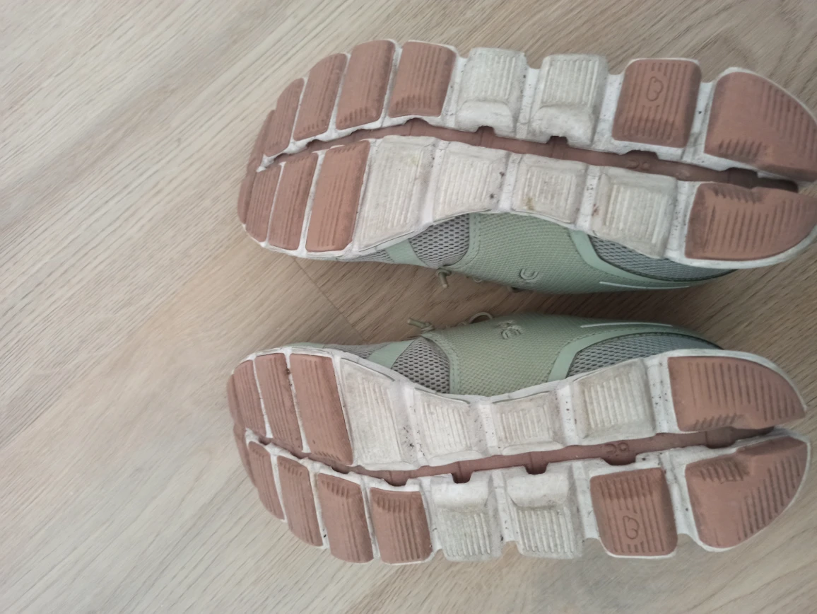 On running sneakers - photo 4