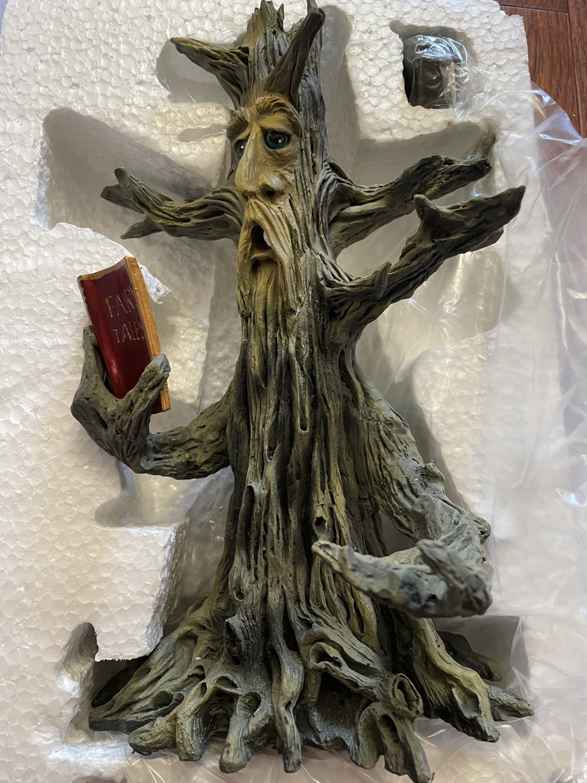 *FREE* NIB *Resin Wizard and Tree garden decorations  *newinbox* - photo 3